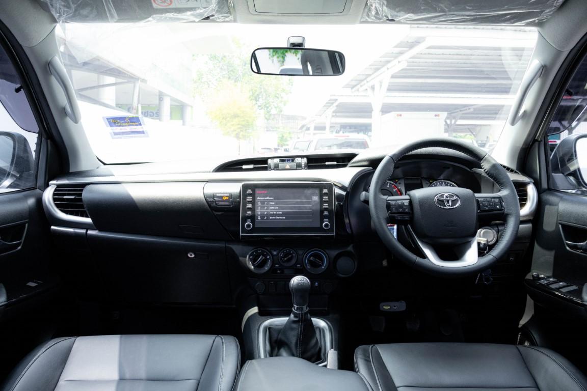 Toyota Hilux Revo 2.4 Mid Prerunner Doublecab M/T 2022 *LK0373